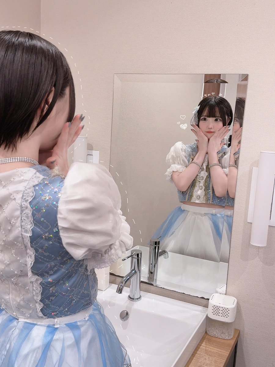 i_Neo_Moon's tweet photo. 鏡よ鏡...世界でいちばん？

#iNeoMoon
#あいねおむーん https://t.co/oPVOA8wkX6