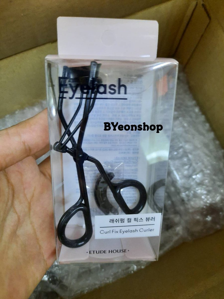 BYeonshop's tweet photo. ที่ดัดขนตา Etude house - Lash perm curl fix eyelash curler🪄🎱

-สีดำ เรียบหรู
-โค้งเข้ากับลูกตาคนเอเชีย
-ดัดขนตาได้งอนสวยงามพอดี
-มียางสำรองแถมให้ 2 อัน
-มียางรองด้ามจับ จับถนัดมือ

200 ฿
🚚40
✅ว่าง 2 อัน

สั่งซื้อDMได้เลยค่า
#ที่ดัดขนตา #etude #คสอเกาหลี #สกินแคร์เกาหลี https://t.co/iArtapz5WQ