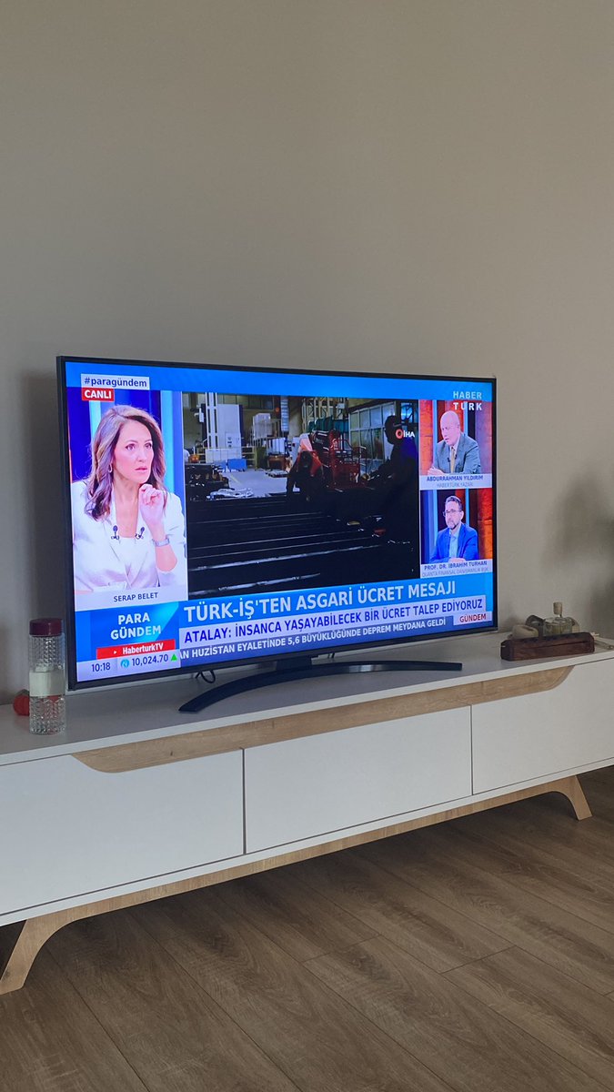 #paragündem asgari ücretin artmasıyla %100 zam yapmayı bekleyen akbabalar iş başına geçiyor bu ay !!! 😤😤😤 

Sanki çok işimize yarıyor da asgari ücrete zam gelmesi .. Ne zaman anlayacaksınız .. 

#cuma 
#habertürk