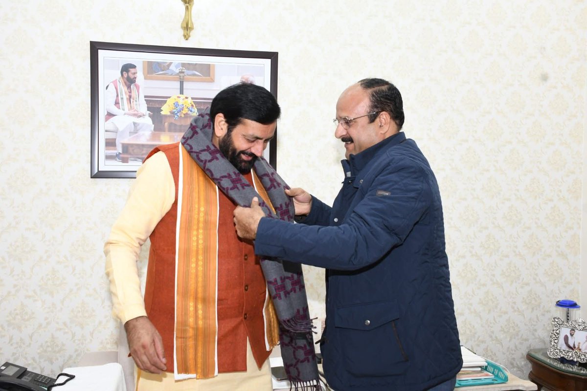 NBChandana's tweet photo. आज कप्तान @CaptJasvinder जी ने सरल एवं मिलनसार स्वभाव के धनी प्रदेश के मुख्यमंत्री माननीय श्री @NayabSainiBJP जी से मुलाक़ात कर विभिन्न विषयों पर सार्थक चर्चा की https://t.co/yl4Dq3G8Si