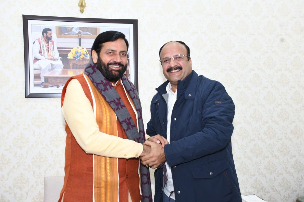 NBChandana's tweet photo. आज कप्तान @CaptJasvinder जी ने सरल एवं मिलनसार स्वभाव के धनी प्रदेश के मुख्यमंत्री माननीय श्री @NayabSainiBJP जी से मुलाक़ात कर विभिन्न विषयों पर सार्थक चर्चा की https://t.co/yl4Dq3G8Si