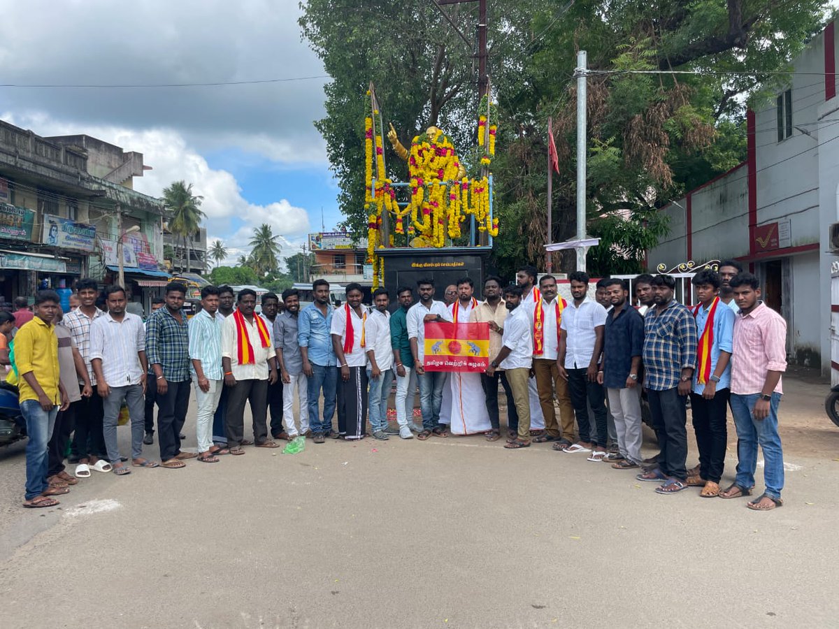 TVMIPatukottai's tweet photo. தமிழக வெற்றிக் கழக தலைவர் தளபதி அவர்களின் வாழ்த்துகளோடு

புரட்சியாளர் Dr.அண்ணல் அம்பேத்கர் அவர்களின் 68-ஆம் ஆண்டு நினைவுநாளில் அவருடைய திருவுருவ சிலைக்கு மாலை அணிவித்து மரியாதை செலுத்தப்பட்டது.

இவன்:

தமிழக வெற்றிக் கழகம் - தஞ்சை தெற்கு மாவட்டம்
@tvkvijayhq
@BussyAnand
@tvmioffl https://t.co/yC7k3nF4Cg
