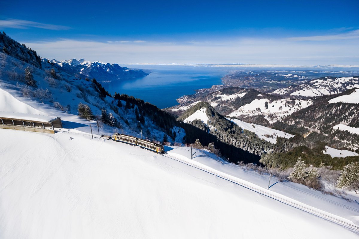 Step into a festive winter wonderland at the House of Santa Claus, perched high at Rochers-de-Naye! With stunning views of the lake and Alps, it’s a magical experience for the whole family. 🎅🏻✨ 

Learn more: buff.ly/4ilU94w 

#TravelSwitzerland #SantasHouse