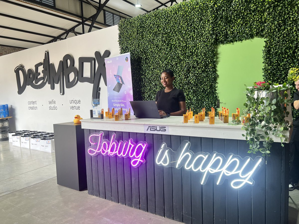 We got the chance to check out the new <a href="/ASUS_za/">ASUS_za</a> #VivobookS14 at Dreambox yesterday! 🍦🍬

What a fitting venue for such a dreamy device! 🤩
Slim ✅ Sexy ✅ Stunning ✅

#ASUSdoesAI #asus