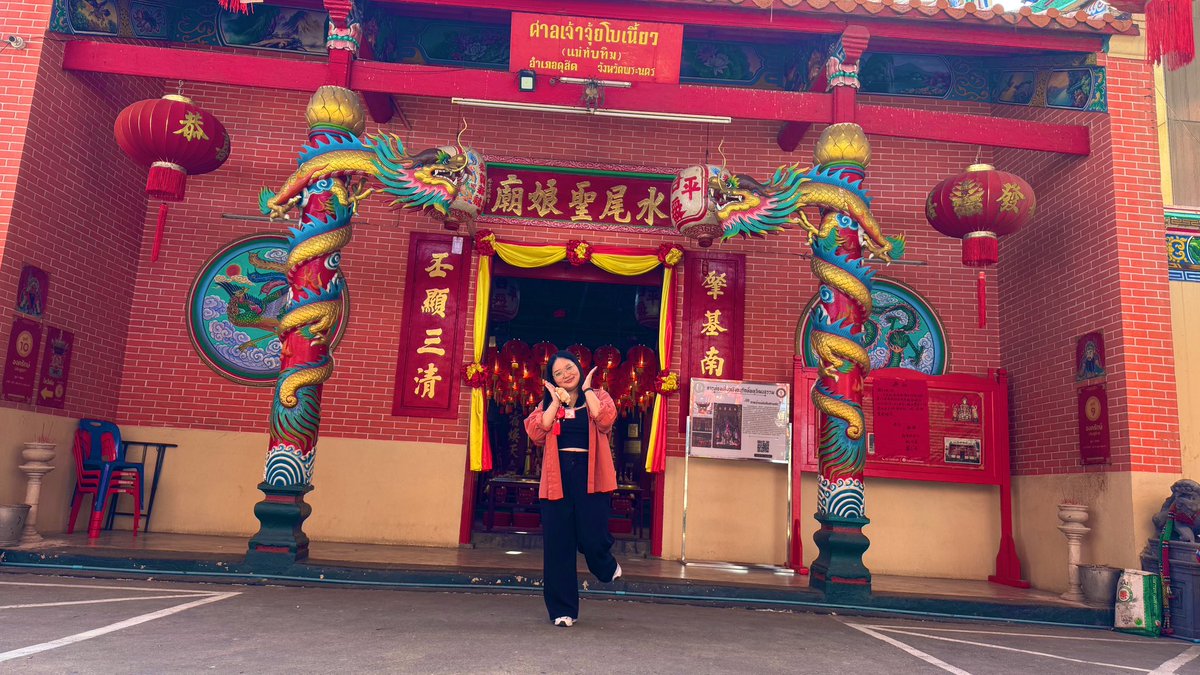 mummiiiiii_B's tweet photo. มาขอพรตามรอยมูอาโปและน้องเนยที่ศาลเจ้าแม่ทับทิมซังฮี้สถานที่สวยงามถ่ายรูปสวยมาก ได้ซื้อขนมถวายเจ้าแม่เติมน้ำมันตะเกียงให้ชีวิตรุ่งโรจน์มีแสงสว่างนำทางพาน้องเนยมาไหว้หาเจ้าแม่ด้วยเช่นกันนะ
#TATxApoxButterbear
#สุขทันทีกับอาโปและน้องเนย #Butterbear 
#BeOnCloud #AmazingThailand https://t.co/0J5wcXGcU5