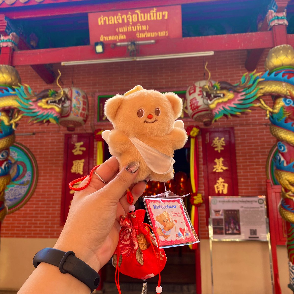 mummiiiiii_B's tweet photo. มาขอพรตามรอยมูอาโปและน้องเนยที่ศาลเจ้าแม่ทับทิมซังฮี้สถานที่สวยงามถ่ายรูปสวยมาก ได้ซื้อขนมถวายเจ้าแม่เติมน้ำมันตะเกียงให้ชีวิตรุ่งโรจน์มีแสงสว่างนำทางพาน้องเนยมาไหว้หาเจ้าแม่ด้วยเช่นกันนะ
#TATxApoxButterbear
#สุขทันทีกับอาโปและน้องเนย #Butterbear 
#BeOnCloud #AmazingThailand https://t.co/0J5wcXGcU5