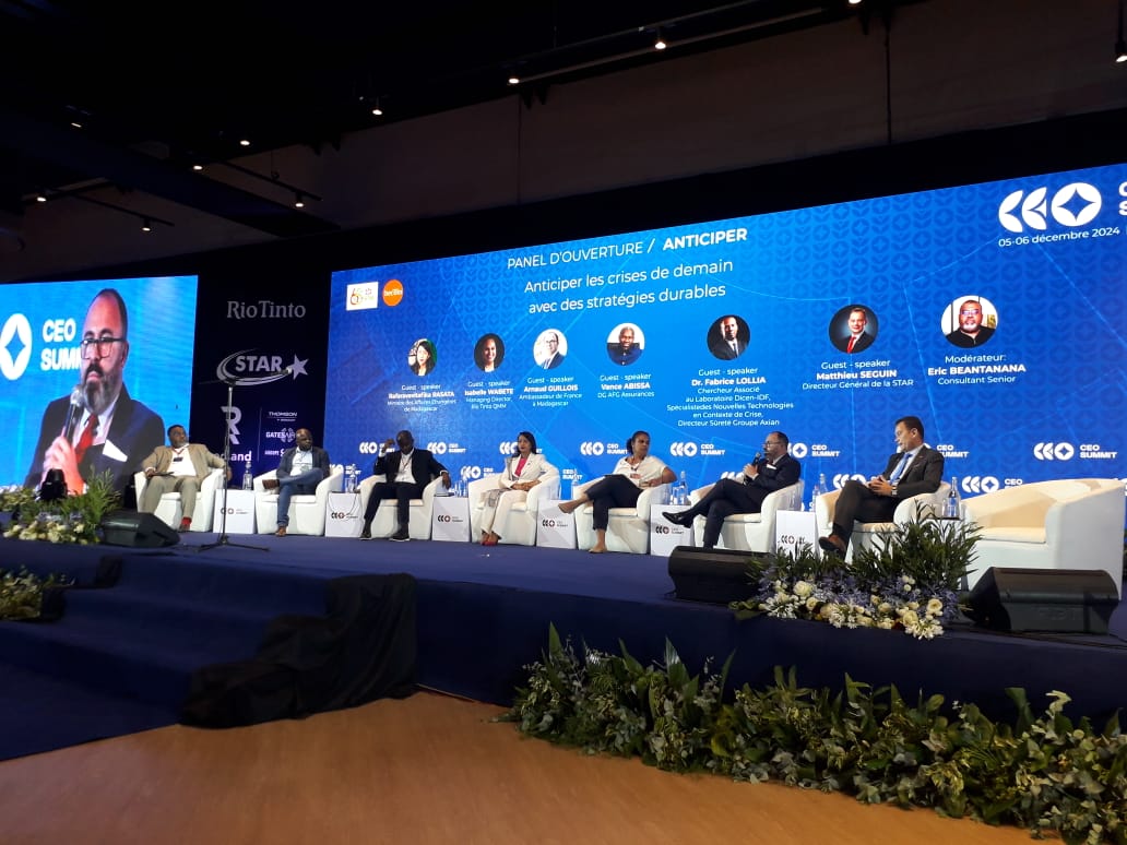 ambafrmada's tweet image. L'Ambassadeur a participé au panel "Anticiper les crises de demain avec des stratégies durables" dans le cadre du #CEOSummit aux côtés de la Ministre des Affaires étrangères et des acteurs du secteur privé.