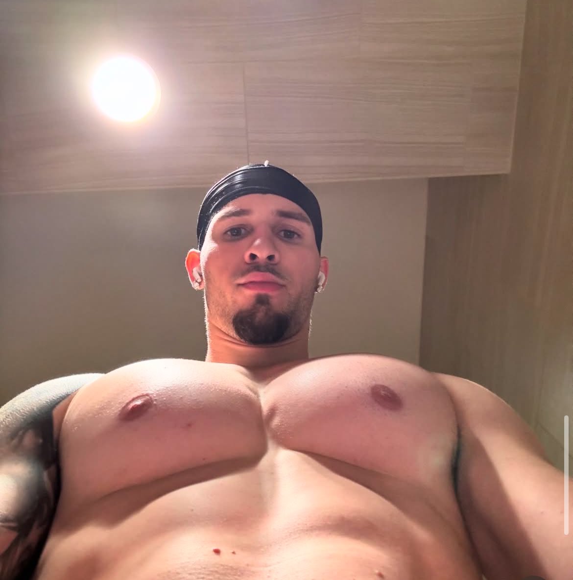 MenHunterXXX tweet media