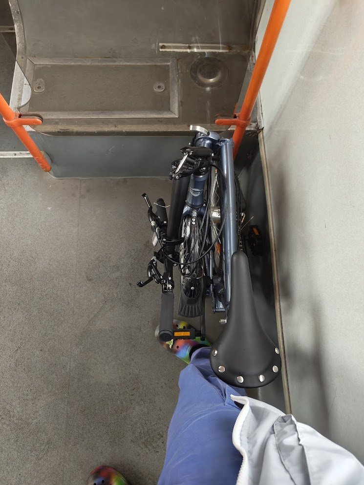 жывыя фота AIST Compact 3.0: тралік, метро, тралік