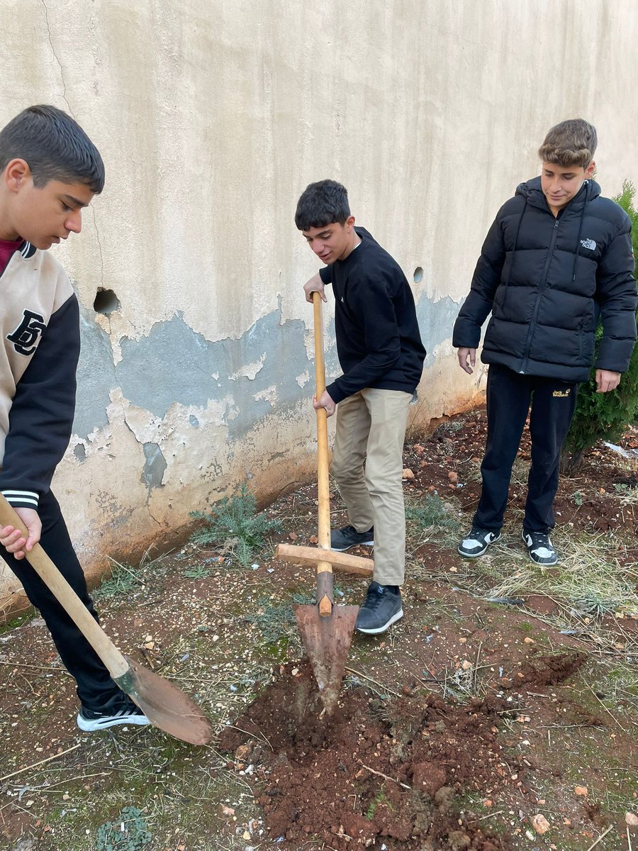 sssmtal's tweet photo. Okulumuz değerler kulübu ögretmen ve ögrencileri ile  "Geleceğe nefes için fidan dikiyorum" sosyal etkinlik projesi kapsaminda okulumuz bahçesine fidan dikimi gerçekleştirildi.
@Gaziantep_MEM
@SehitkamilMEM https://t.co/ySk5GHN6aF