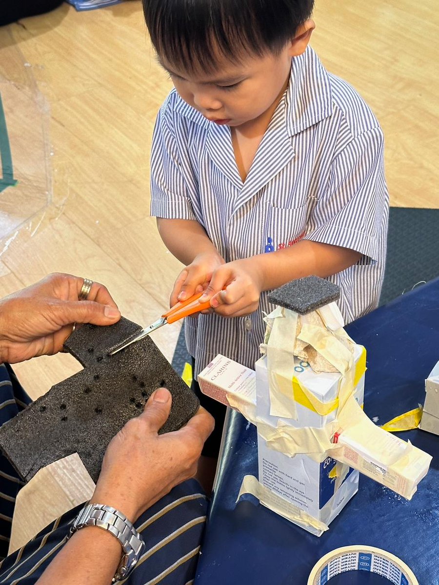sassamakee's tweet photo. Through this hands-on experience, they not only developed their creativity but also learned the importance of perseverance and the joy of bringing ideas to life. ✨ #Makerspace #STEAMLearning #EYFS #Samakee https://t.co/Fbx26BGpag