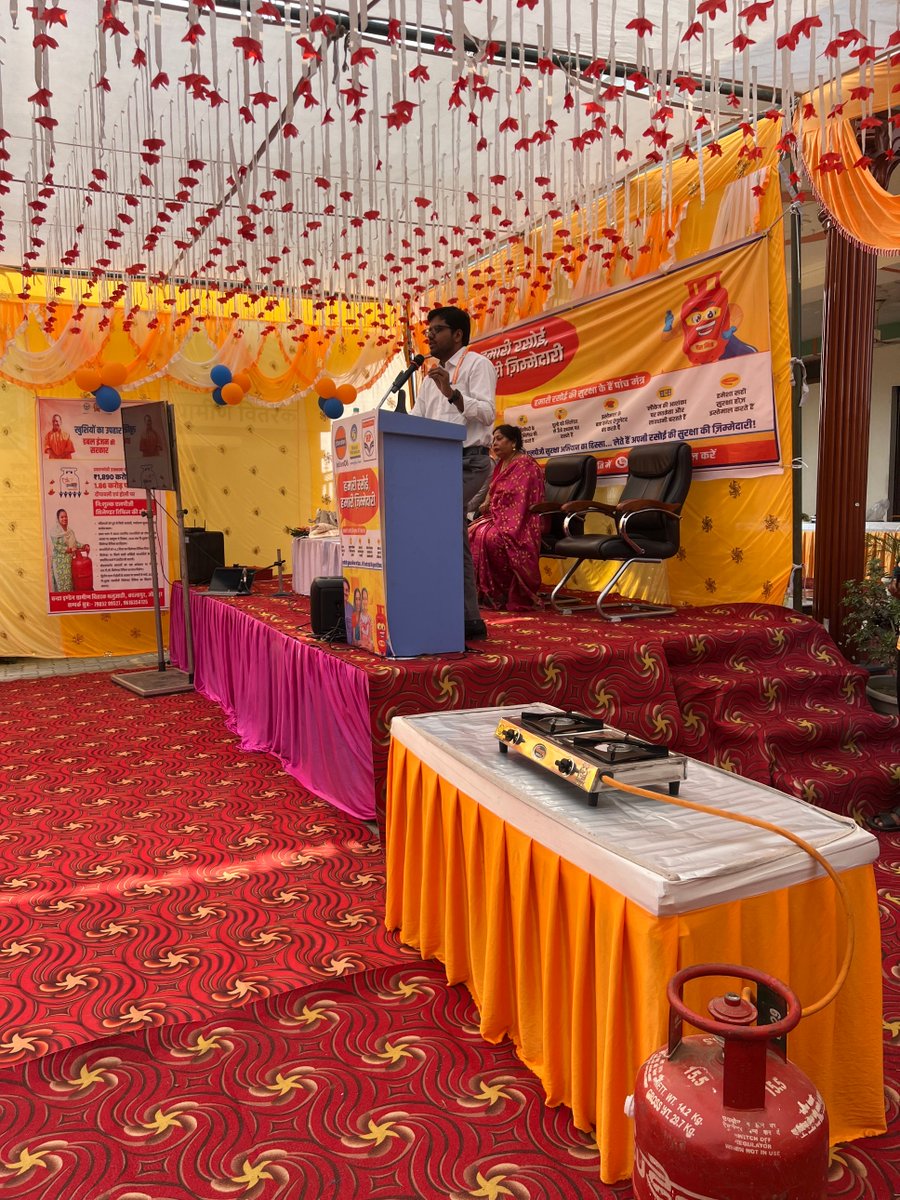 vido1417's tweet photo. Under SenseofDuty campaign,OMC organized Cooking Competition in Jaunpur with tagline HamariRasoiHamariZimmedari.Attendees were educated on safe LPG use.15 deliverymen with highest #BSC, 3 cooking winners,&amp; 6 quiz winners were felicitated! @DirMktg_iocl @PetroleumMin  @IoclLucknow https://t.co/rw2W3P0jy2