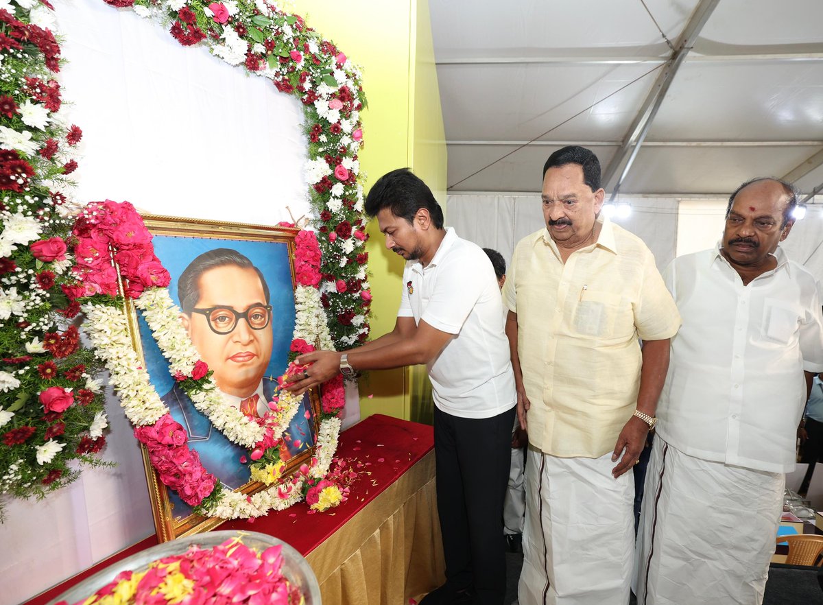 Udhaystalin's tweet photo. அரசியலமைப்புச் சட்டம் தந்த அண்ணல் அம்பேத்கர் அவர்களின் 68 -ஆவது நினைவு நாளான இன்று, இராணிப்பேட்டை மாவட்டத்தில் நடைபெற்ற அரசு நலத்திட்ட உதவிகள் வழங்கும் விழாவில், அவரது திருவுருவப்படத்திற்கு மாலை அணிவித்து, மலர்தூவி மரியாதை செலுத்தினோம்.

அம்பேத்கர் வழியில் சமத்துவ சமுதாயம் அமைத்திட எந்நாளும் உழைத்திடுவோம்!

@R_Gandhi_MLA 
@Jagathofficial