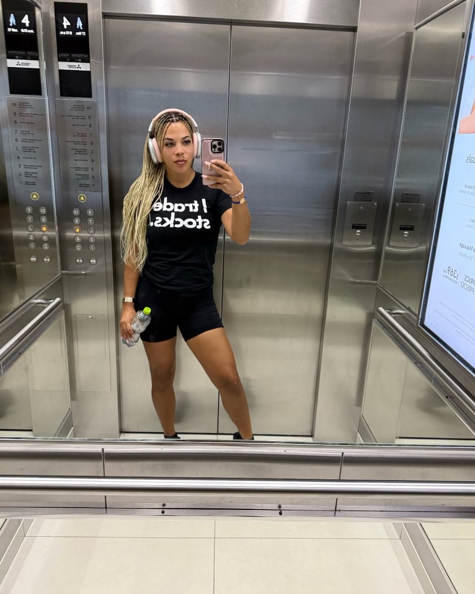 Prayed ✅
Worked out for an hour ✅
Charted stocks ✅

Whether you make money or not, be proud of yourself for being in the game. 🔥

Comment info to find the shirt under The Busy Trader Store!