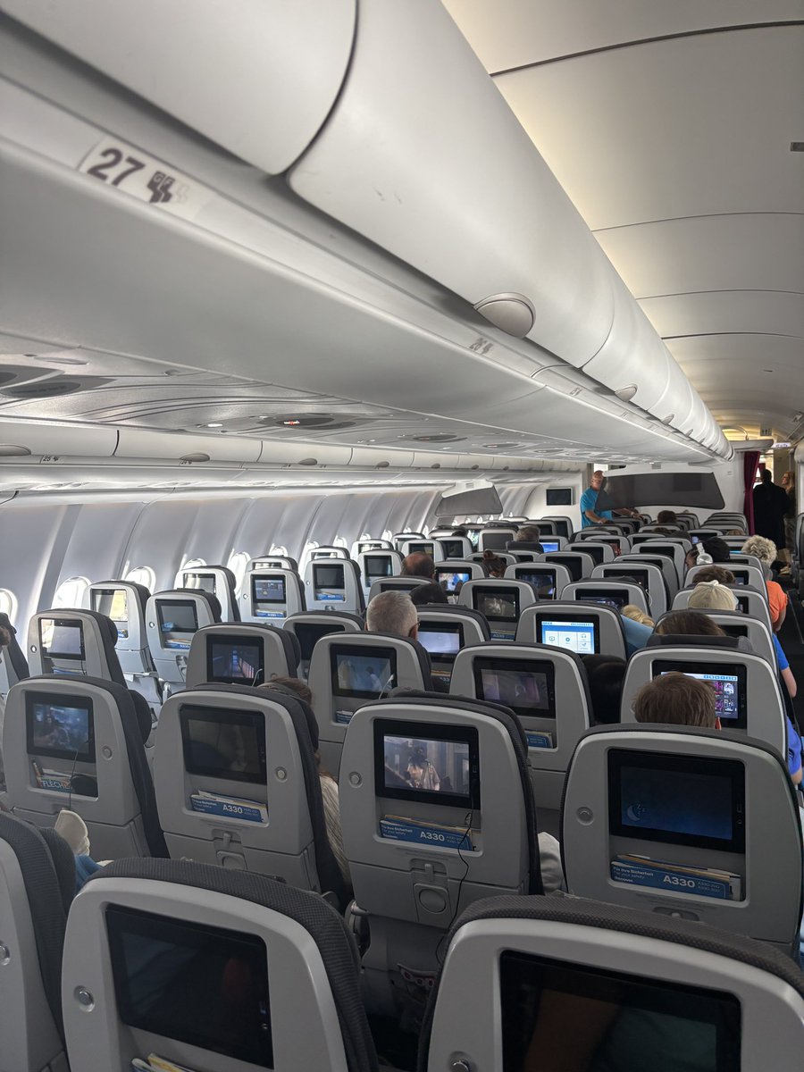 _Fly_Around's tweet photo. NEW | 15 Hrs on Discover Airlines 🤯⤵️ https://t.co/jiJQc9eJus #discoverairlines #flight #traveler https://t.co/IJLe72m5fk