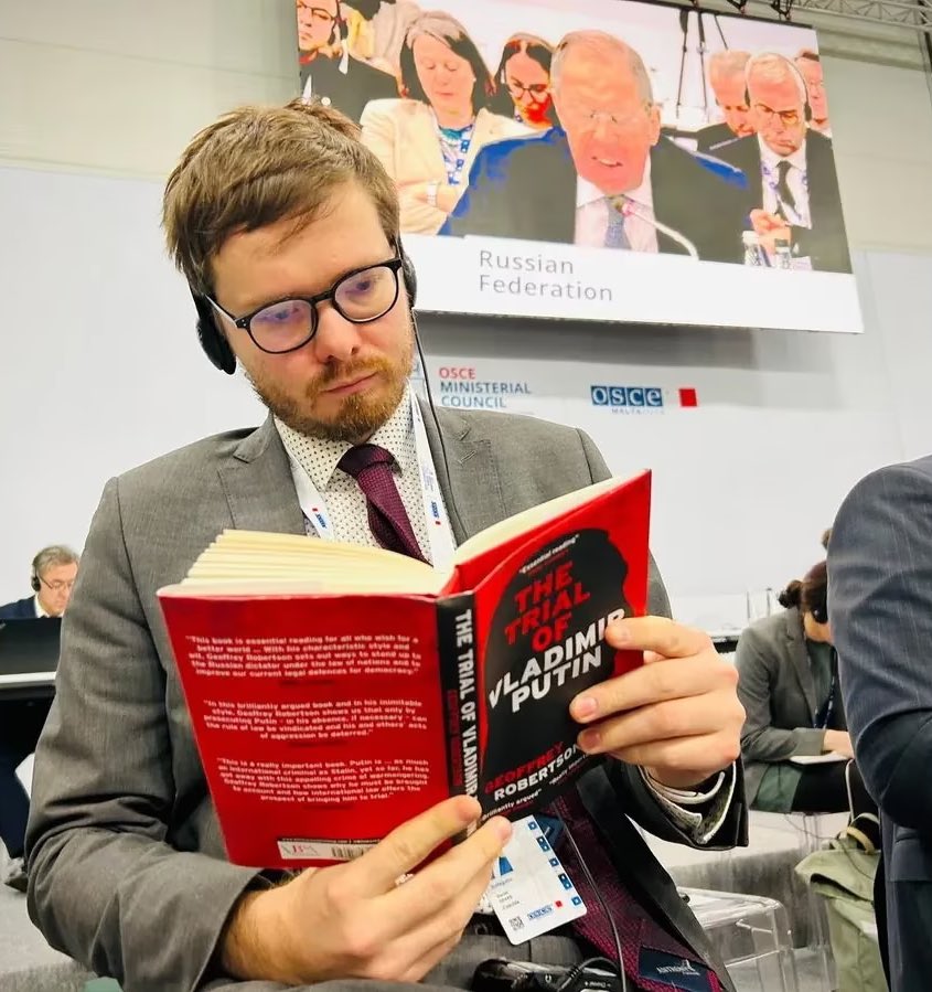 Czech diplomat during lavrov’s speech at OSCE