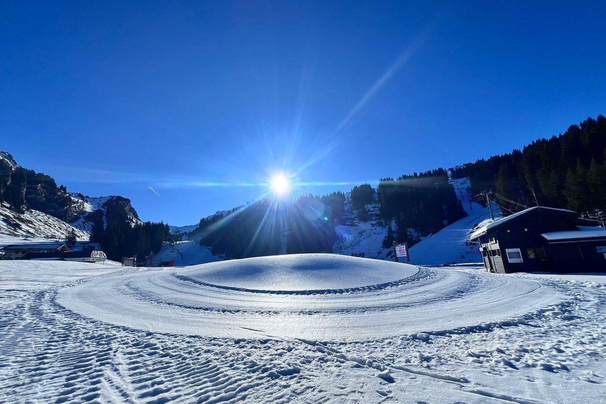 New snow report out today, changes in the weather and temperatures and a decent snowfall coming this weekend...
Read our full snow report and find out what's coming up in Morzine: seemorzine.com/snow/

#weathertoski #seemorzine #morzinelesgets #morzineweather