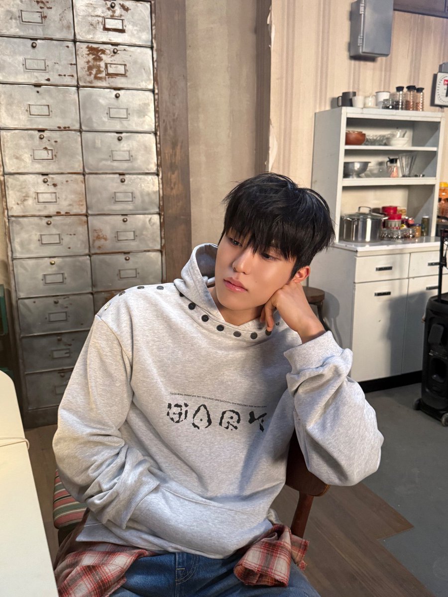 jexngwxx's tweet image. JEONGWOO IS SO BF CODED 🤍🖤