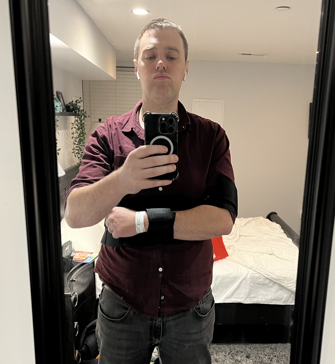 WillyAitch's tweet photo. Just comeback from the hospital… 1st night in Philly, and unfortunately I’ve dislocated my shoulder after an E-Scooter ran a red and collided with me as I was walking over the road. I’m doing a lot better now, but if you see me in a sling on Sunday, now you know why. Go Birds 🙃 https://t.co/yA73fejdvb