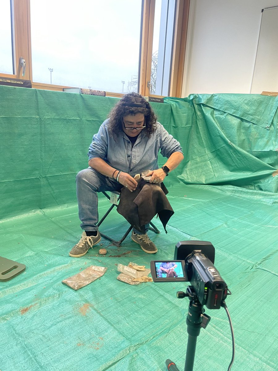 Fin de semaine expérimentale à <a href="/AnTET_ArScAn/">AnTET</a> 
Les « retouchoirs » ou « os à impressions » sont à l’honneur pour mieux définir les activités réalisées par les Néandertaliens de Biache-Saint-Vaast. Le cadre : la thèse de Marie-Pauline Vignes, doctorante à <a href="/universitelille/">Université de Lille</a>