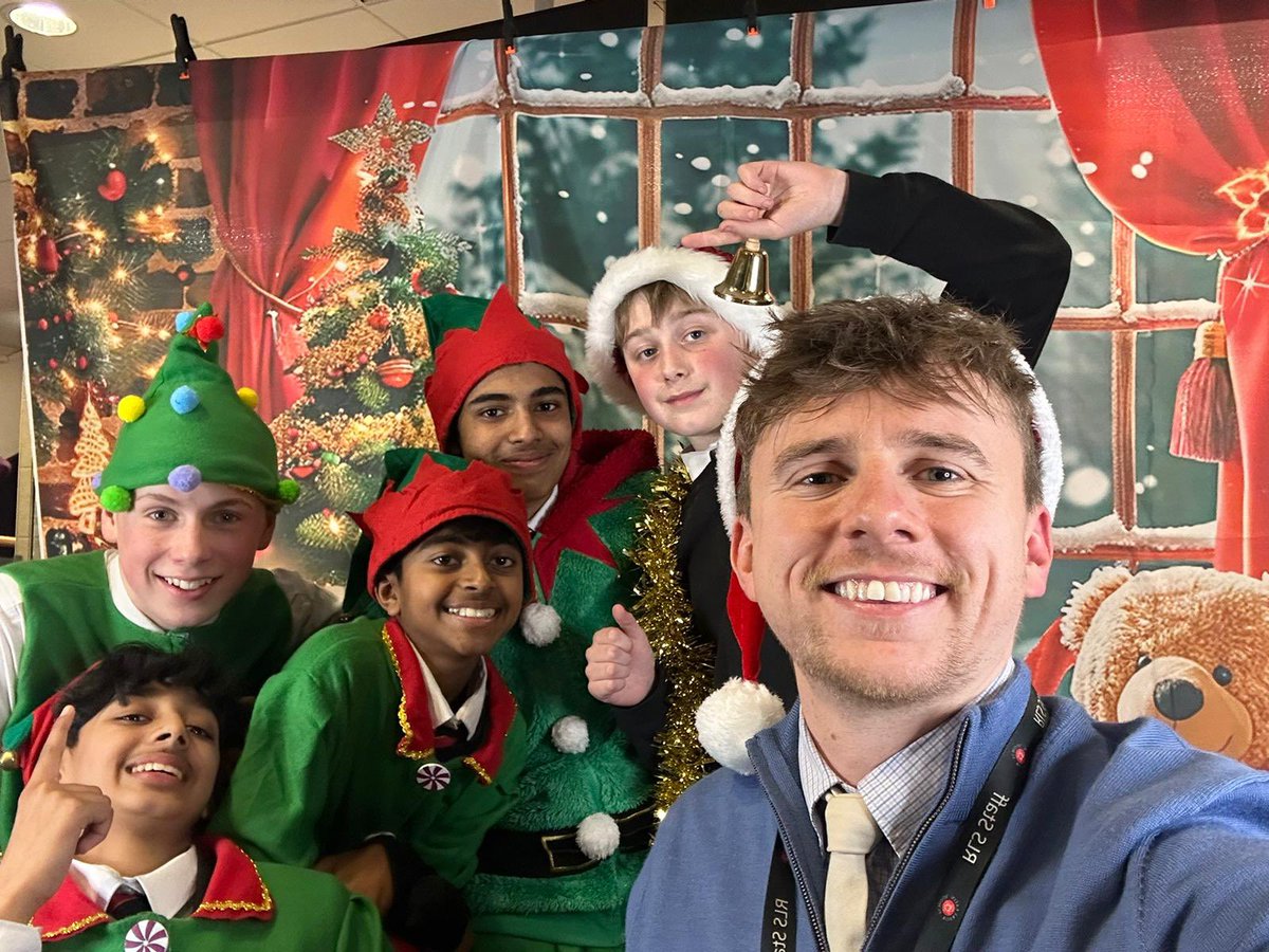 RLSEnrichment's tweet photo. The Year 8 Christmas fair was a huge success yesterday evening. Well done to all of the students and thank you to all who supported the fair. @TheRoyalLatin https://t.co/7gXrQwwpz3