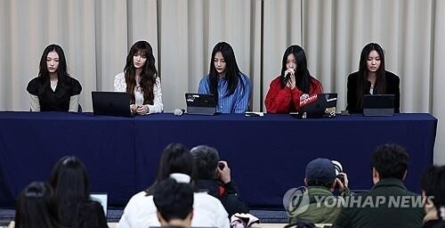 kvibe_yonhap's tweet photo. NewJeans Reiterates Departure from ADOR Amid Exclusive Contract Dispute
#NewJeans #Refutes #ADOR #contract #dispute #lawsuit @NewJeans_ADOR @NewJeans_jp @NewJeansSTRM @newjeansnews_ @NJ_Protectors
https://t.co/tb2HLnYEpK https://t.co/R8RGXXtEX3