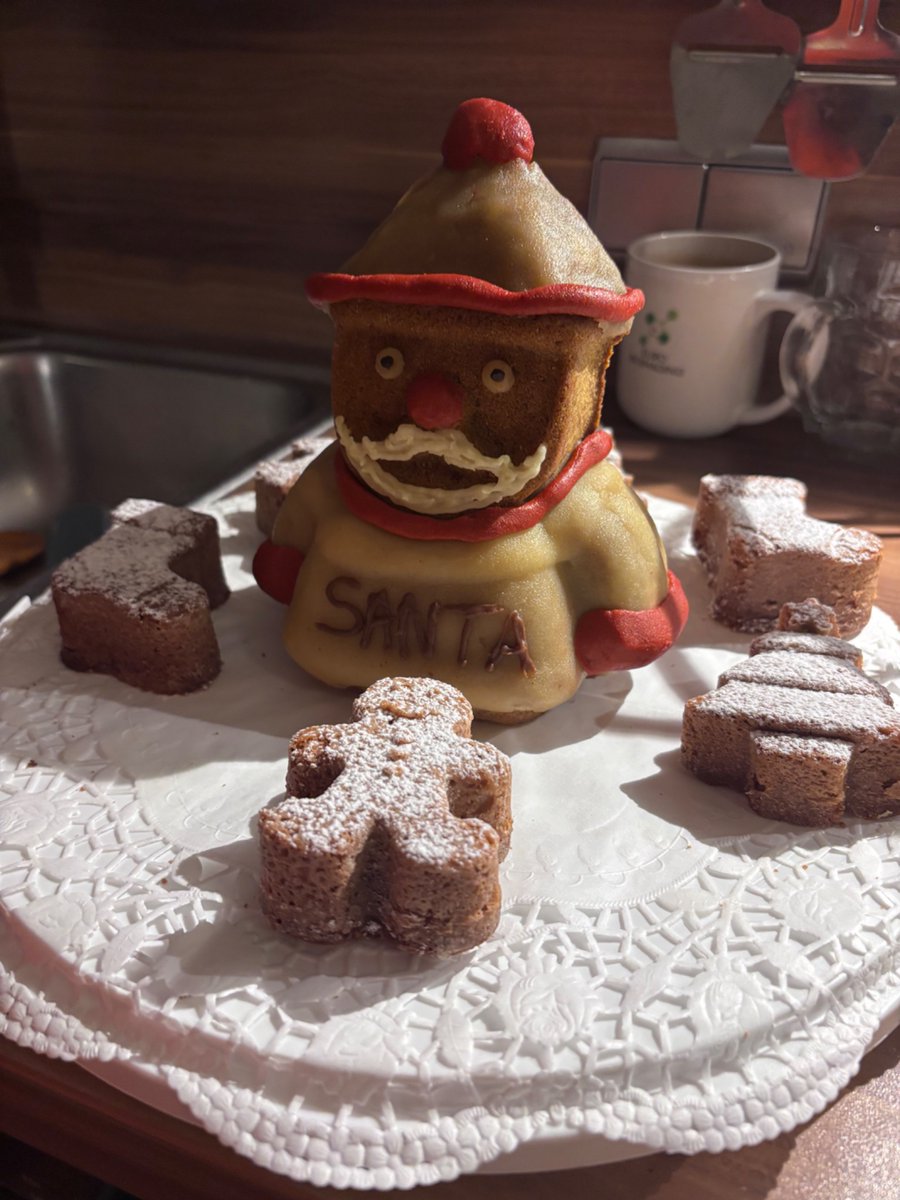 ISTAustria_IOF's tweet photo. Sabine from our Imaging &amp; Optics Facility (IOF) team surprised us with her impressive baking skills, and brought an IOF - ‘Krampus’ - Tiramisu and an very tasty gingerbread Santa 🎅🏼 
This is all very well matching the Feuerzangenbohwle that we also prepared for the occasion 🤩 https://t.co/v1CgGJ37CD