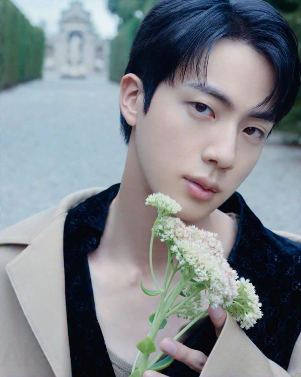 OneilyMusic's tweet photo. Jin looks amazing for Dicon. https://t.co/tjGweNaNRP
