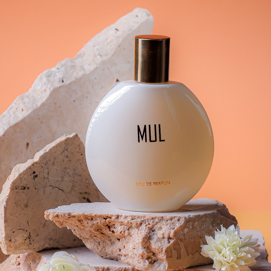 Sessiz bir zarafetin yansıması, ince bir çizgi gibi tenine işleyen büyülü bir his. Unicos MUL serisi ile kendini hep özel hissetmeni istiyor.

#UnicosCosmetics
#UniquelyYours
#MUL