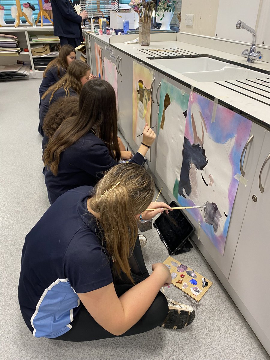 SRA_Art_'s tweet photo. When year 9 all need easels and we discover cupboard doors are just as effective! Great painting lesson yesterday, fantastic atmosphere! https://t.co/ocs3ICKXnO