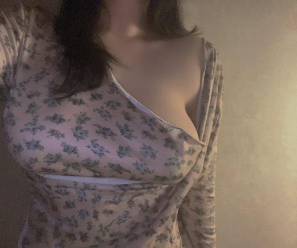 弟弟根本不懂情调 臭几把一直往我嘴里X
#东莞