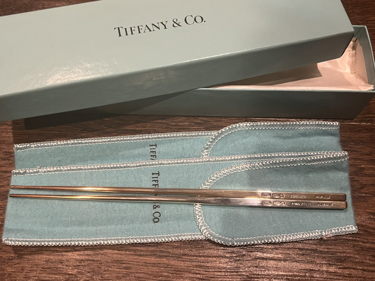 毒見用のお箸はティファニーで販売しているのね… シルバーのカトラリー