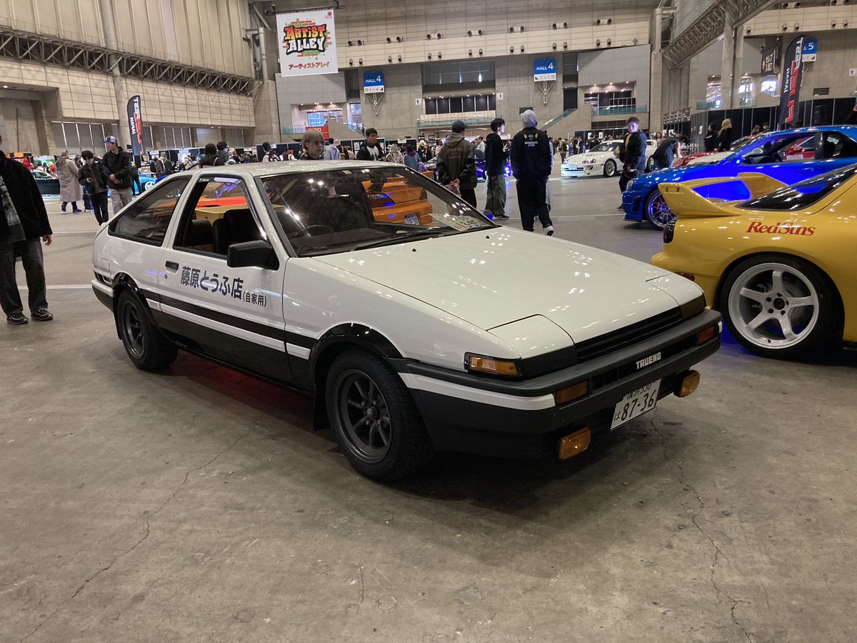 inagaki_eiri's tweet photo. 今回の東京コミコン（今回は1日目一般参加です）とうふ屋の車が来てたり、なんでも鑑定やってたり、ミャクミャク様とツーショ撮れたりして楽しかった https://t.co/Dl2vokZMyA
