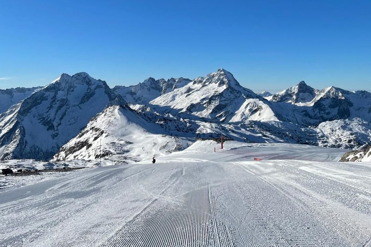 See2Alpes's tweet photo. New snow report out today, changes in the weather and temperatures and a decent snowfall coming this weekend...
Read our full snow report and find out what's coming up in Les 2Alpes: https://t.co/c3YVLehQQP
#weathertoski #see2alpes #2alpesweather #2alpes #lesdeuxalpes #snowreport https://t.co/HVT6iPdcvB