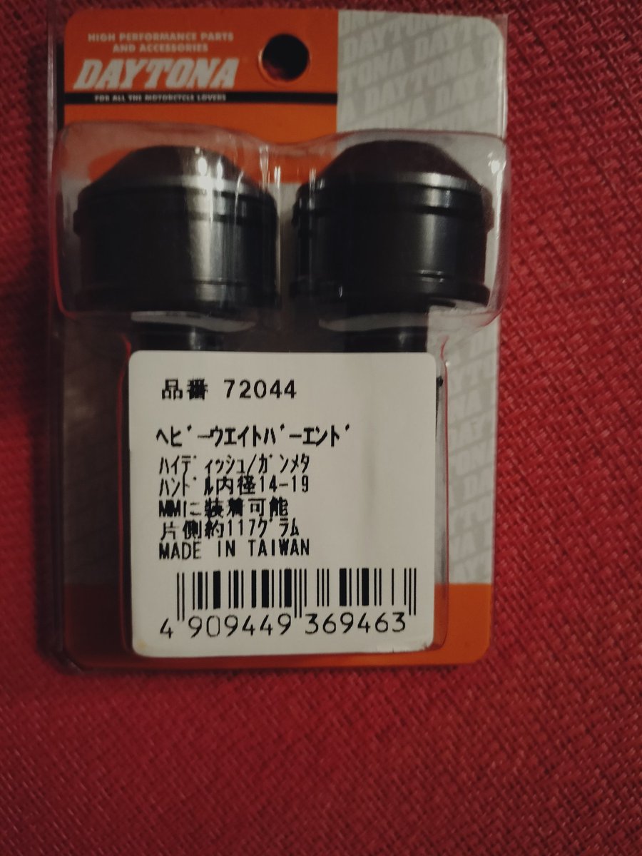 harumarict1250's tweet photo. グリップエンドをプラからディトナのヘビ���ウェイトに交換しました。確かに振動が軽減されたような…♫ https://t.co/wjnkvJK3kK