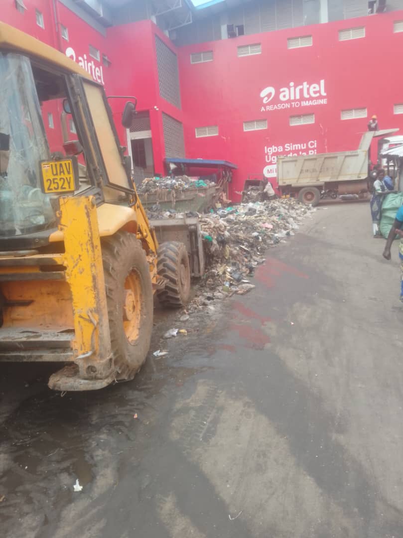 job_matua's tweet photo. I report back that the garbage someone informed us about here is being removed. 
The challenge was at the composite area but has been resolved. 
I appreciate the division authorities for taking prompt action led by Division Clerk Drakuma Malik. @RadioPacisnews @SabirMusa16 https://t.co/vExPUwuDFl