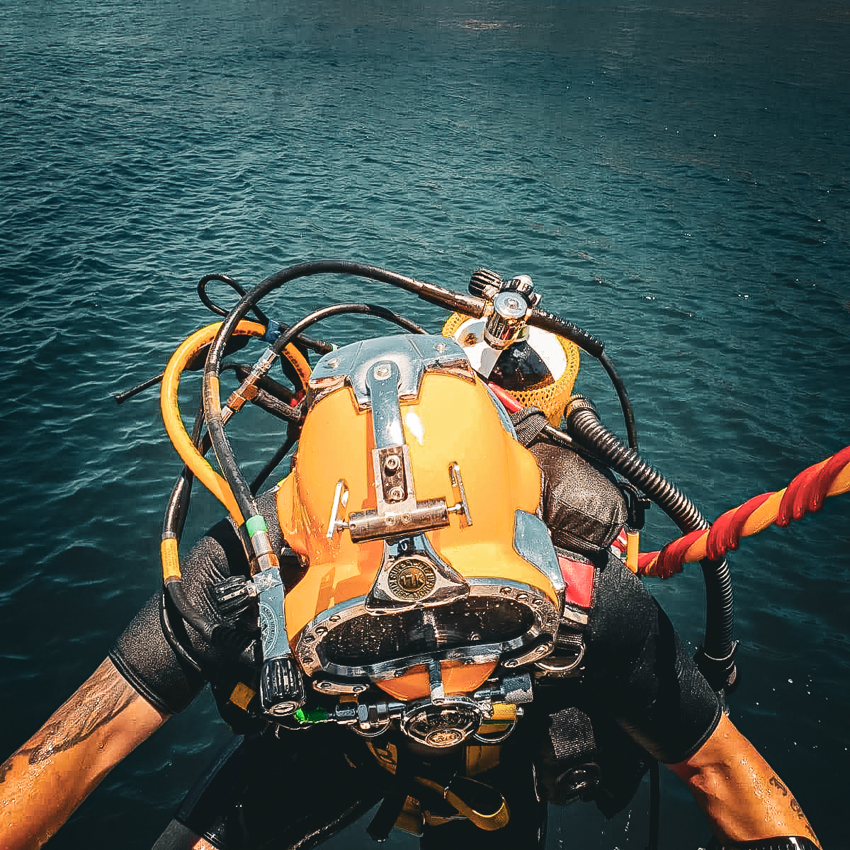 Proud_Sappers's tweet photo. 🌊 Diving into the weekend like... 🌊

💥 Meet our #SapperDivers – trained to world-class commercial standards, diving to depths of 50m whilst completing Sapper tasks like demolitions, welding and construction – all underwater! 🌊💪

#SapperFamily #SapperSmart #BritishArmy https://t.co/rc9YSr9E2f