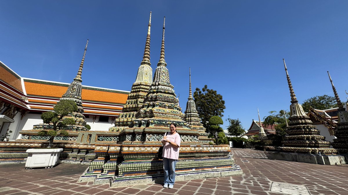 ชวนมัมหมีมาตามรอยพี่อาโป น้องเนยไหว้พระนอนองค์ใหญ่ที่วัดโพธิ์ ชมภาพประดับมุกมงคล 108 ประการที่ฝ่าพระบาทขอพรให้ร่มเย็นเป็นสุข แล้วเดินเที่ยวชมพระเจดีย์รอบวัดที่สวยมาก ประทับใจสุดๆ
 
#TATxApoxButterbear #สุขทันทีกับอาโปและน้องเนย
#ApoNattawin #Butterbear #BeOnCloud #AmazingThailand