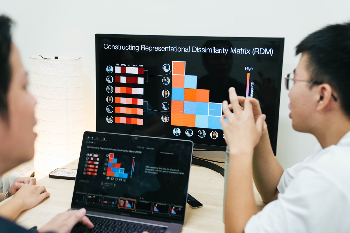 NTU_TW's tweet photo. The CHEN Lab (@chenlab4 ) at #NTUtw, led by Prof. Pin-Hao Andy Chen (@elvandy1515 ), explores how human interactions shape thoughts, emotions, and behaviors through computational science. Using tools like neuroimaging, #AI, and big data, the lab studies areas such as computational social and affective neuroscience, interacting minds and collective minds, social relationships and well-being. By analyzing nonverbal cues and emotional dynamics, the lab uncovers how social influences affect mental states. Moreover, by promoting interdisciplinary collaboration, CHEN Lab equips students with critical thinking, data analysis, and communication skills to tackle real-world challenges. More about the CHEN Lab and their research here: https://t.co/VBw0ory6xN
