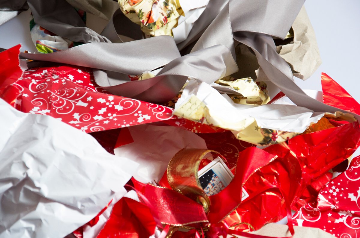 MalvernHills_DC's tweet photo. UK households get through enough wrapping paper to wrap Big Ben almost 250,000 times over!  

But remember not to buy glittery or embossed wrapping paper as this can’t be recycled.  

Visit https://t.co/0VacV5Xvb4 for more information.

#WasteFreeChristmas #LetsWasteLess https://t.co/pCHPqge2sX