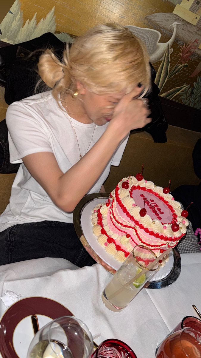 GeeeeRouz's tweet photo. Couldn’t be more proud. “rosie” out now! 
🫀❤️ https://t.co/wQarSLrJCd