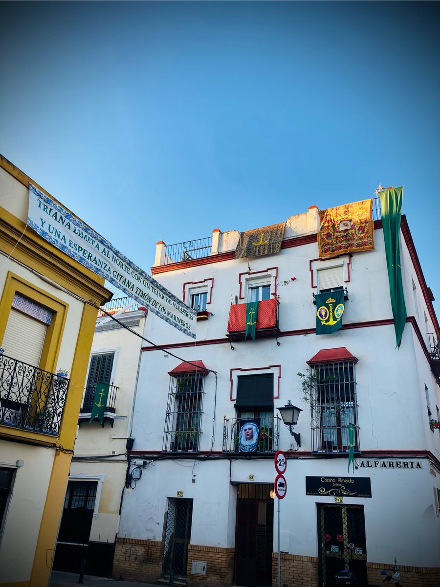 TteAlcalde41010's tweet photo. Que bonita está #Triana un viernes por la mañana. https://t.co/SPylBZAzut