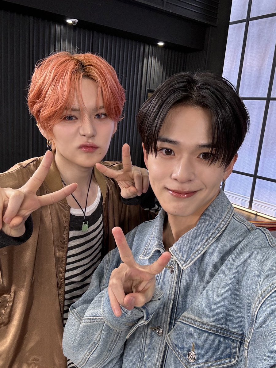 𝗖𝗼𝗺𝗲𝗯𝗮𝗰𝗸 𝗡𝗜𝗚𝗛𝗧 🌙

At 9 PM tonight, we will go live together to celebrate our comeback with the latest single, *LAST NIGHT*. Let’s have fun tonight and create beautiful memories!