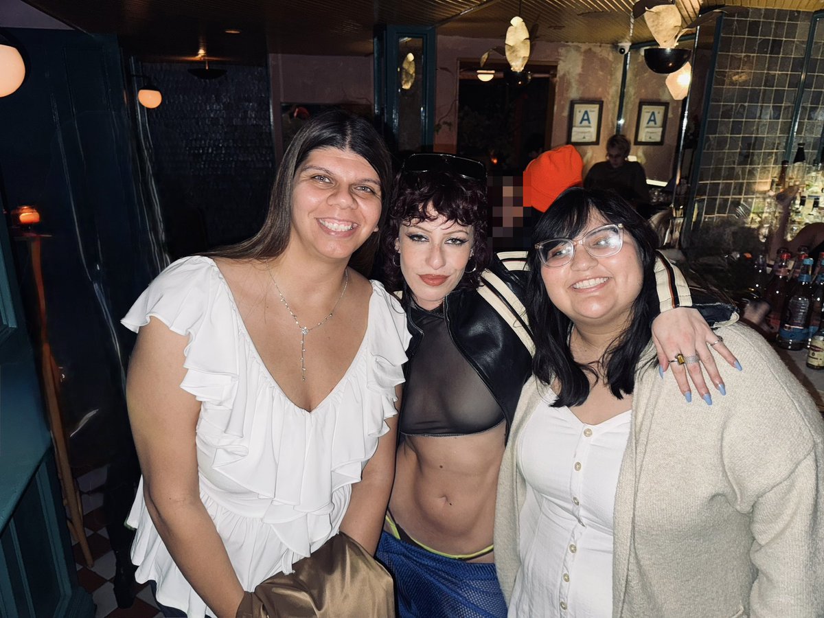 Zommbiebby's tweet photo. Thank you so much for a beautiful night out  @lilemeryld congrats on your new single! Can’t wait for a California show. Found you at pride one year and been a fan since! LIGHTS CAMERA BABY! https://t.co/D2NepCBXlj