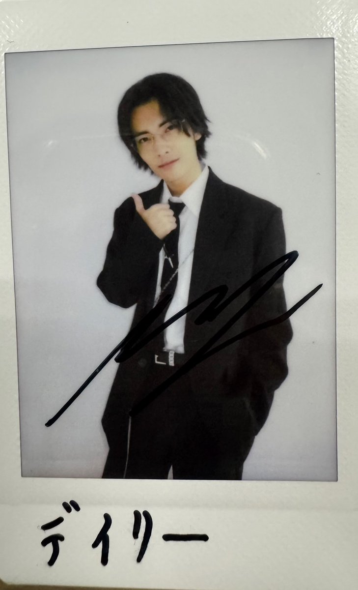 Daily_EBiDAN's tweet photo. - ̗̀📢#観測者 の皆様へ

”原因は自分にある。”独占インタビューをコンビニプリントで発売︎中🖤      （11日間連続‼️）
第6回の12月7日は『 #武藤潤』🩵
また【#げんじぶ 祭り】として、チェキプレゼントも実施🎁
応募方法は当アカウントのフォロー＆RP☝🏻 ̖́
お楽しみに～🎶

#原因は自分にある 。 https://t.co/UGkIMisw4C