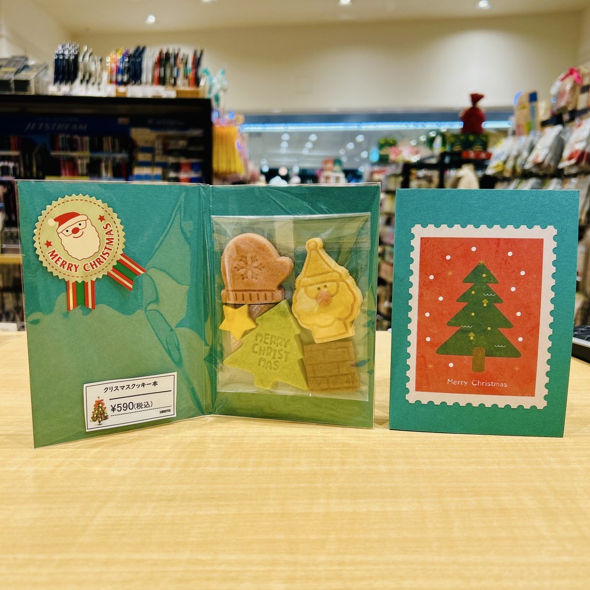 libretto_zm's tweet photo. サンタさんやツリーなど色々なクッキーがセットになっている『クリスマスクッキー本』入荷いたしました🙌
食べるのが勿体ないくらい、可愛いクッキーばかり♪

ご自身へはもちろん、家族や友達へのちょっとしたクリスマスプレゼントにもぴったりな商品です🎅🩷

ぜひお立ち寄りください☺️ https://t.co/pjYVybNYT0