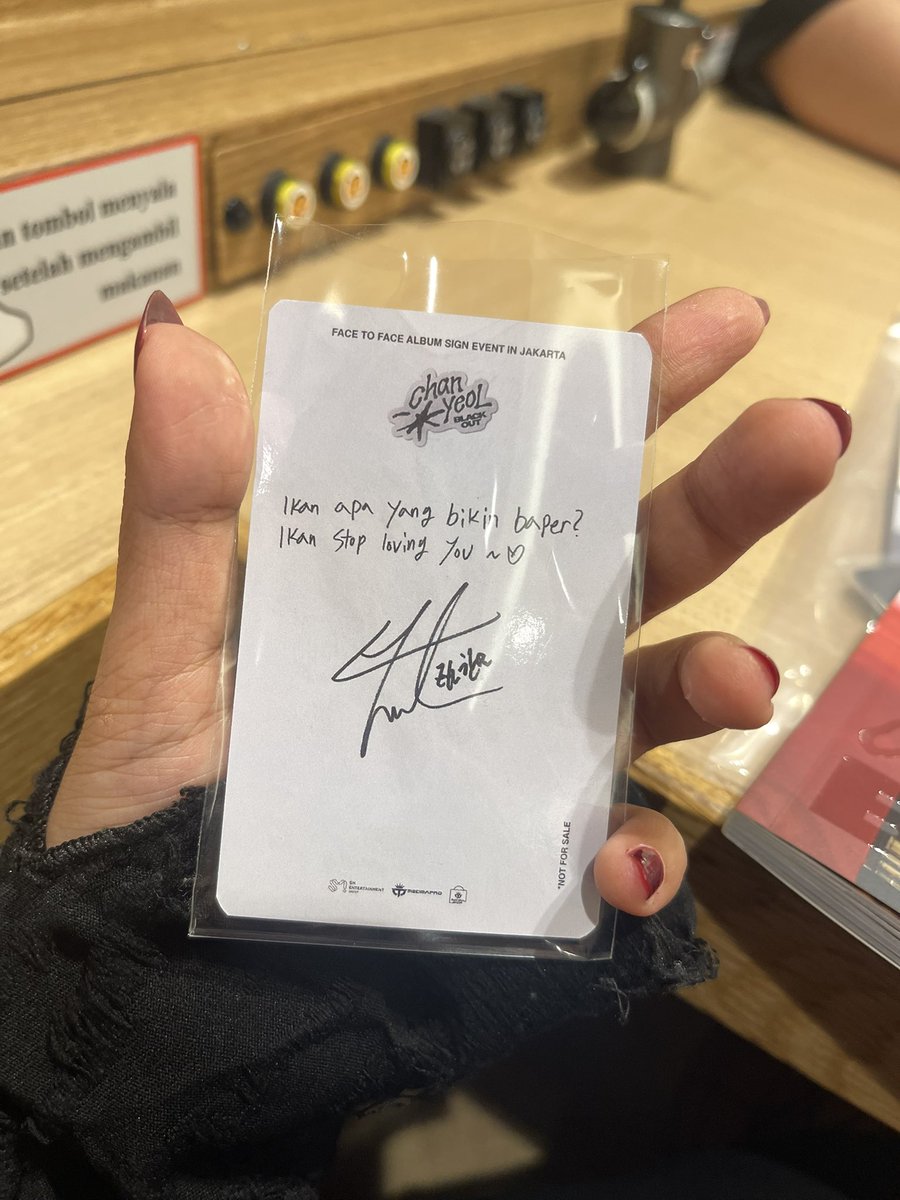 SAGITAURUS2706's tweet photo. Chanyeol Mecima Fansign in JKT Photocard (2) https://t.co/BHCwKyPOz6