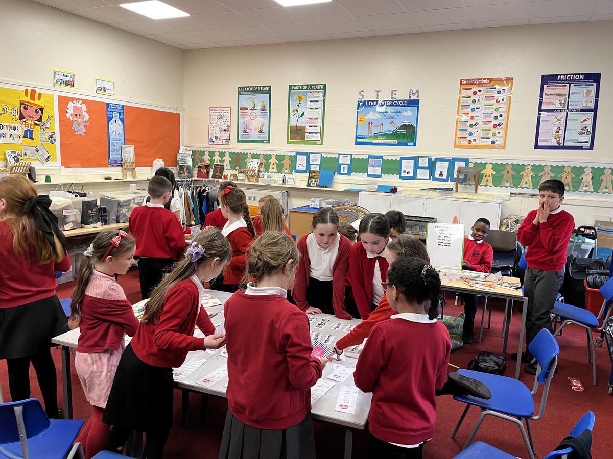 Parliament_STMB's tweet photo. Our Box Buddies SCIAF Group have been working hard at their pop-up shop on Monday afternoons! Please come and visit us on Monday at 12.40pm, if you would like to purchase a personalised product. All money raised will go to SCIAF. 🙏🏼 🌍 #PupilLeadership #PupilParticipation https://t.co/GdyDgfZkdc