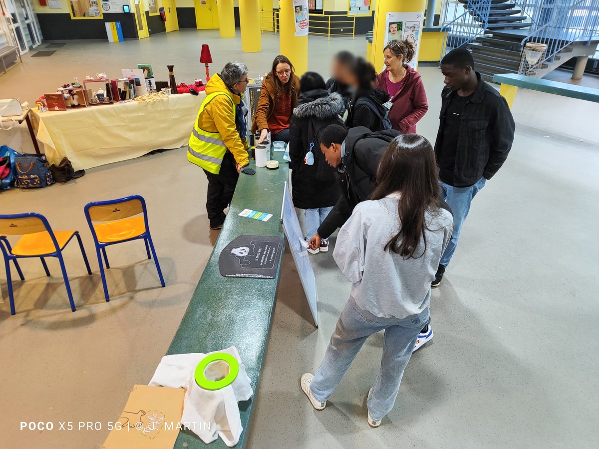 JMartin49350's tweet photo. Semaine du développement durable - Jour 4

Accueil de l'association @l_argentri pour une sensibilisation des élèves et différentes animations ludiques autour du tri des déchets. 
 ▶️ https://t.co/tNpwnLJwar 
#EDD #SDJES #DSDEN95 #Ecodélégués #E3D #Engagement  @edd_versailles https://t.co/XgvuxbHyhL