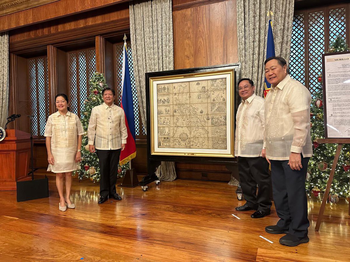 geraedtsmariel's tweet image. An old Spanish map of #Philippines , the Murillo Velarde 1734 map, was used to support 🇵🇭 legal arguments in the #UNCLOS  arbitration which resulted in the 2016 arbitral award on the South China Sea. Today it was presented to President Marcos.